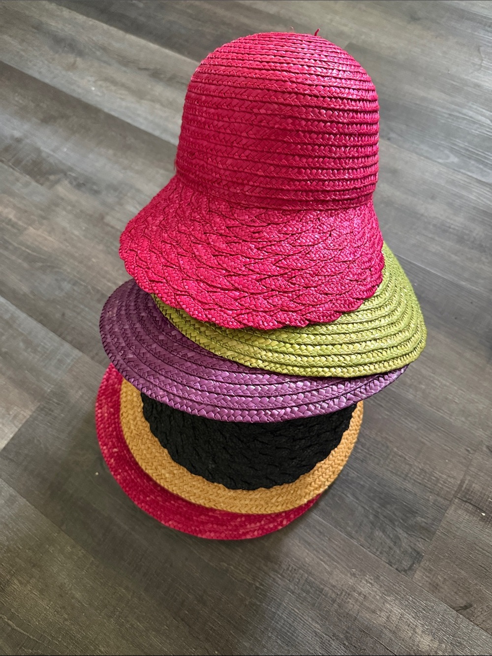 Lot of 6 fun adult straw hats.  Pink, purple, natural, black, lime green. - Picture 4 of 4